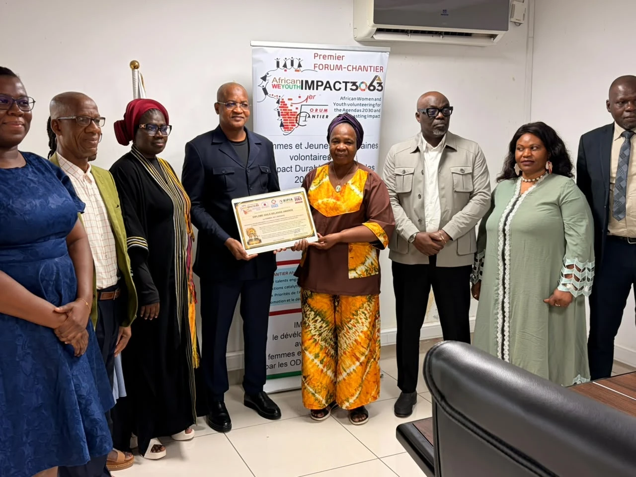 Le Conseil de l'Entente reçoit son diplôme de nomination aux Haile Selassie Awards
